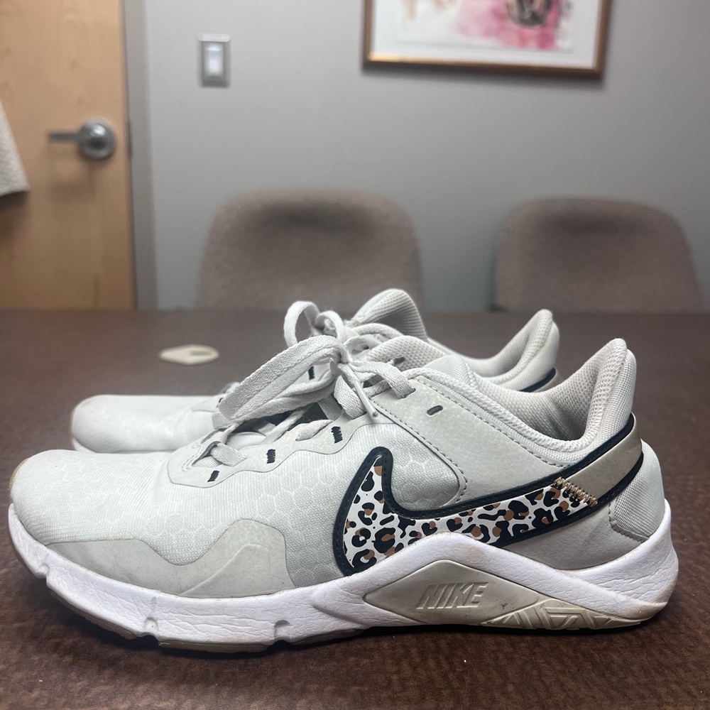Nike Legend Essential 2- leopard print